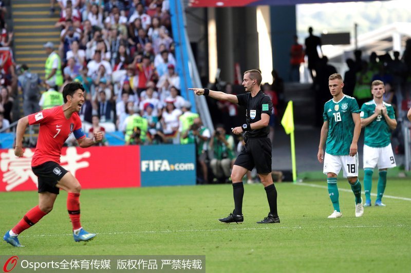 孫興慜（左）的興奮與德國球員的失落形成鮮明對比