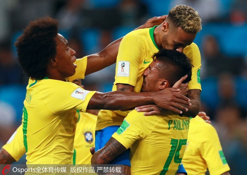 巴西队庆祝进球