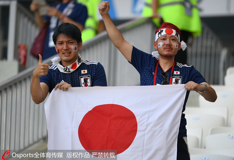日本球迷舉國旗助陣