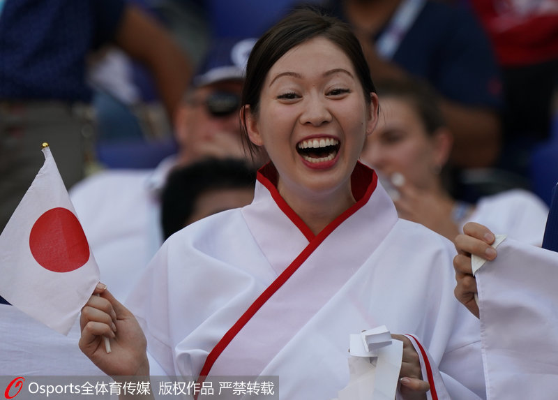 日本美女球迷慶祝出線
