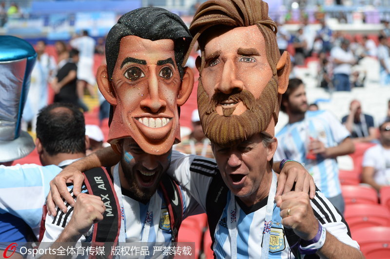 高清:阿根廷对阵法国 球迷花样十足助阵比赛