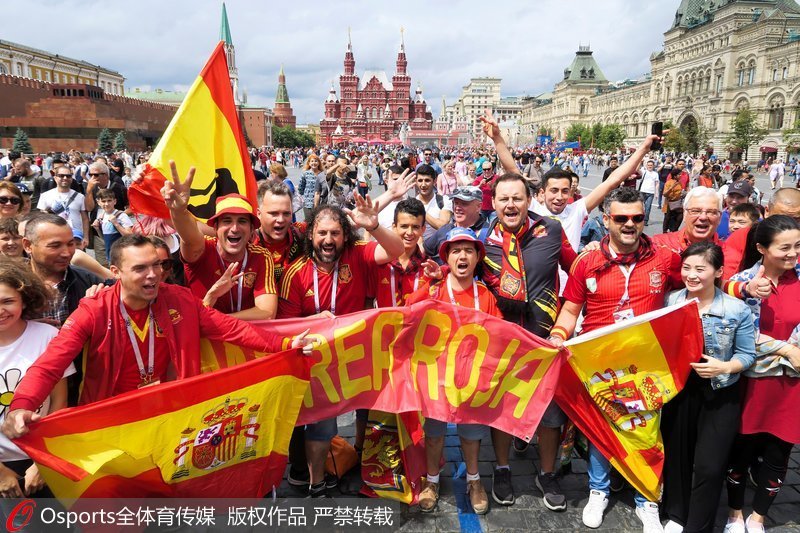 高清：俄羅斯對陣西班牙 球迷聚集紅場助陣