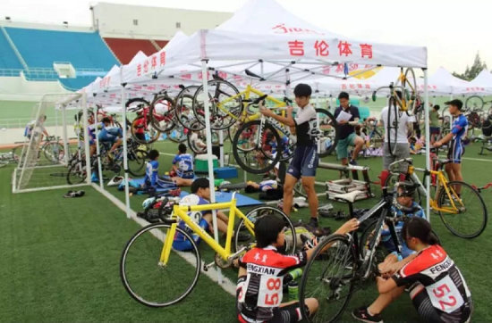 单车少年竞逐2018上海市场地自行车联赛总决