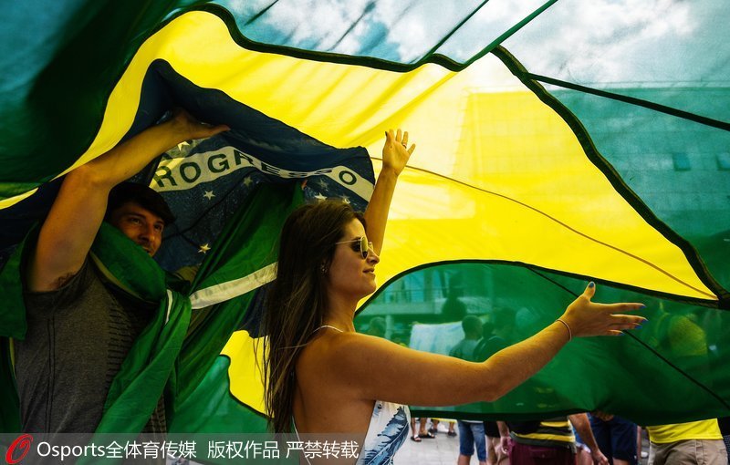 高清：巴西成世界杯進球數最多球隊 球迷走上喀山街頭狂歡