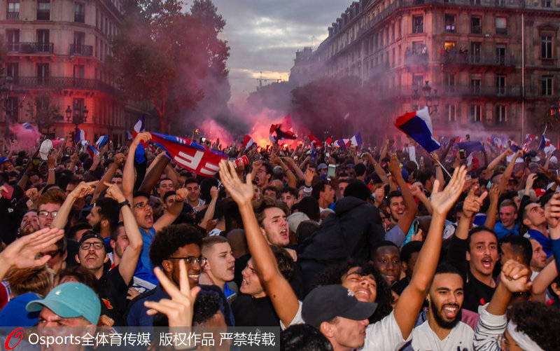 高清：高盧雄雞1-0勝歐洲紅魔 法國國內球迷聚集歡慶勝利
