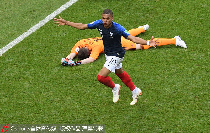 6月30日，世界杯1/8決賽，法國4-3戰勝阿根廷。姆巴佩發揮驚艷，本場比賽為法國隊攻入兩球。