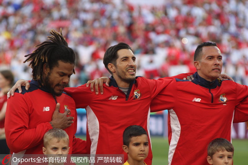 巴拿馬首次參加世界杯，隊員在唱國歌時熱淚盈眶。