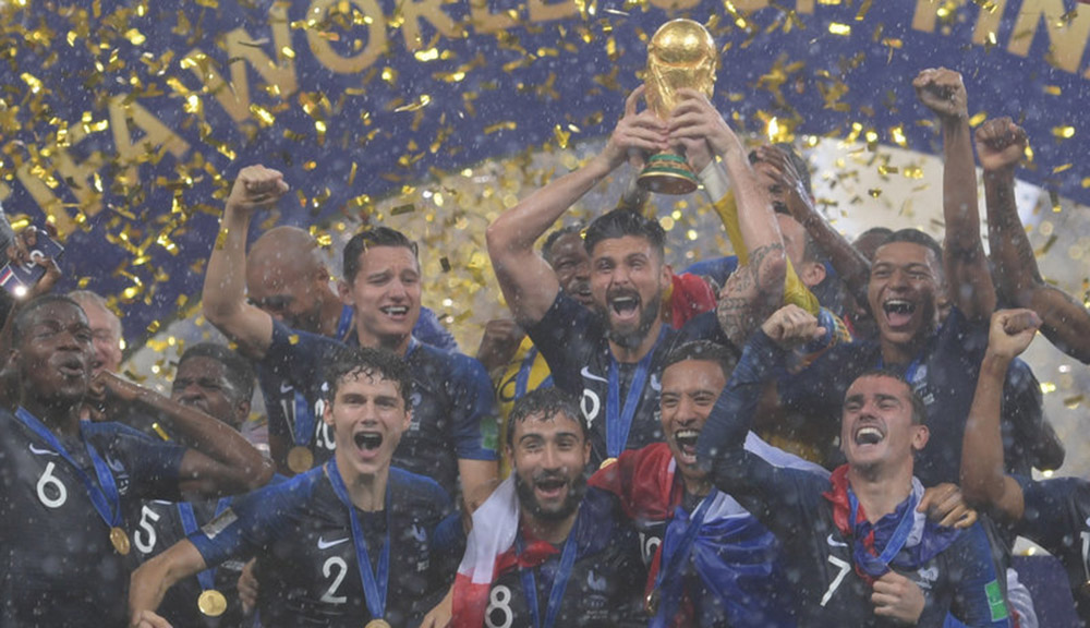 法国夺世界杯冠军 莫德里奇获金球奖、姆巴佩成最佳新人