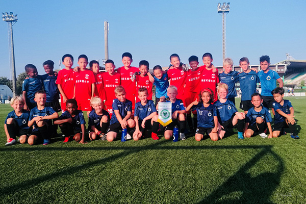 首个中国足球青训营登陆比利时