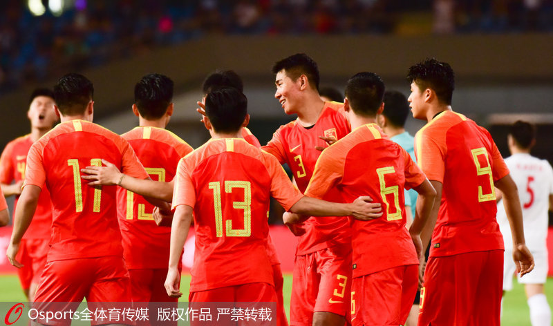 中國隊慶祝進球