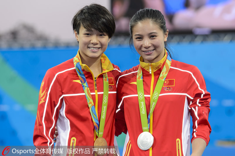2016年裡約奧運會女子三米板決賽，施廷懋（左）奪冠