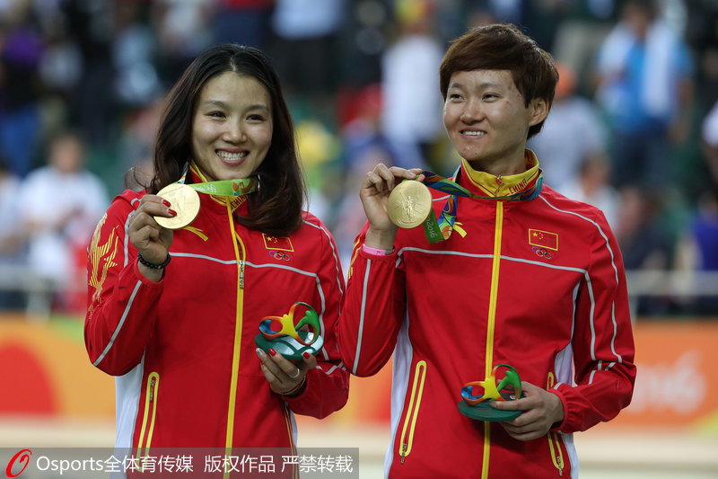 2016年裡約奧運會場地自行車女子團體競速賽，中國組合宮金杰/鐘天使（右）奪冠