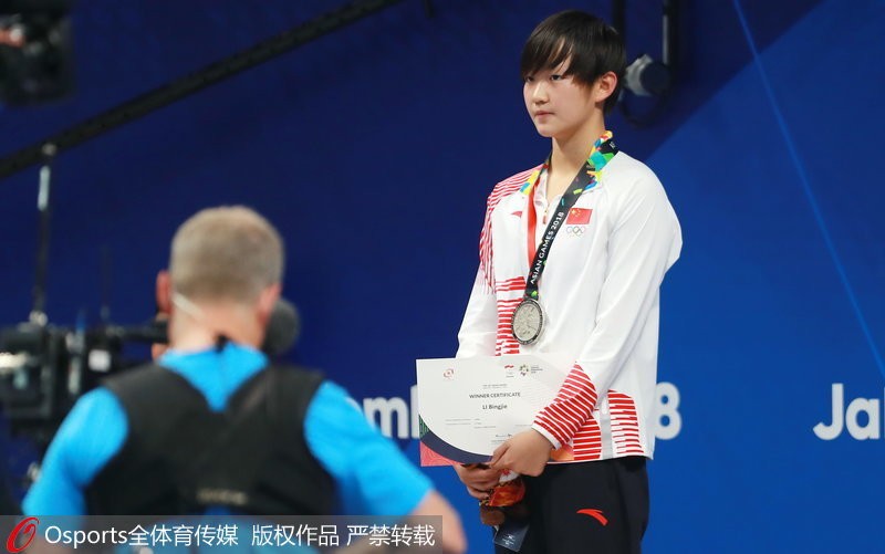 高清:王简嘉禾、李冰洁夺女子1500米自由泳冠