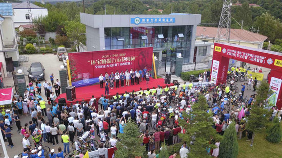 环宝峰湖万亩花海杯全国自行车公开赛开赛