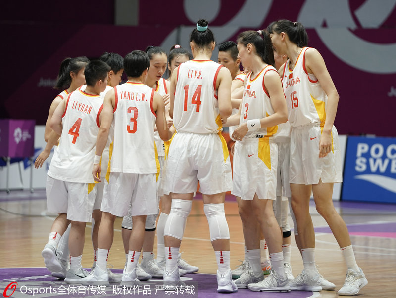 中國女籃全隊加油打氣