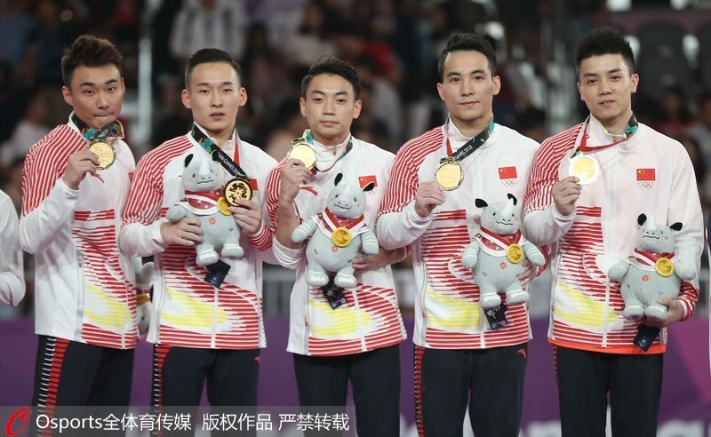中國隊獲得金牌（左起孫煒、肖若騰、鄒敬園、鄧書弟、林超攀）