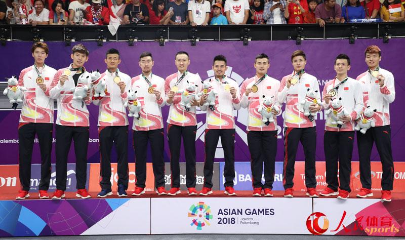 中國男隊獲得亞運會團體冠軍（人民網記者 趙欣悅 攝）