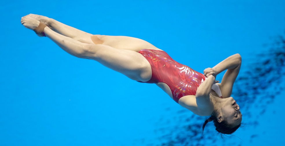 高清：女子跳水1米板决赛 王涵、陈艺文包揽金银牌