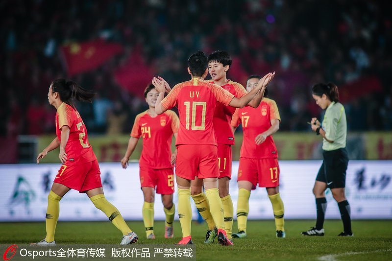 中國女足慶祝進球