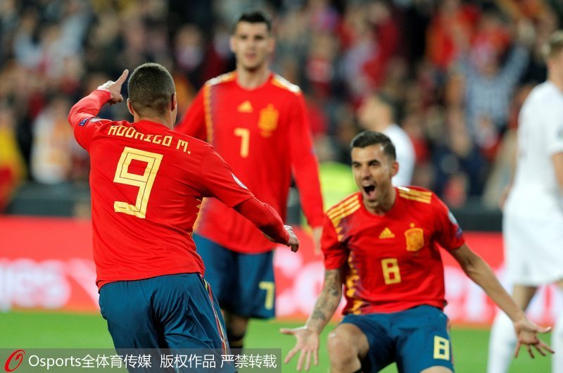 西班牙隊慶祝勝利