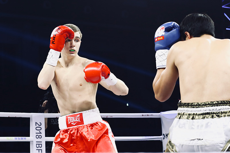 2018 IBF絲路冠軍聯賽次輕量級決賽-紅角拳手Heorhii Lashko點數擊敗藍角拳手Ryo Takenaka