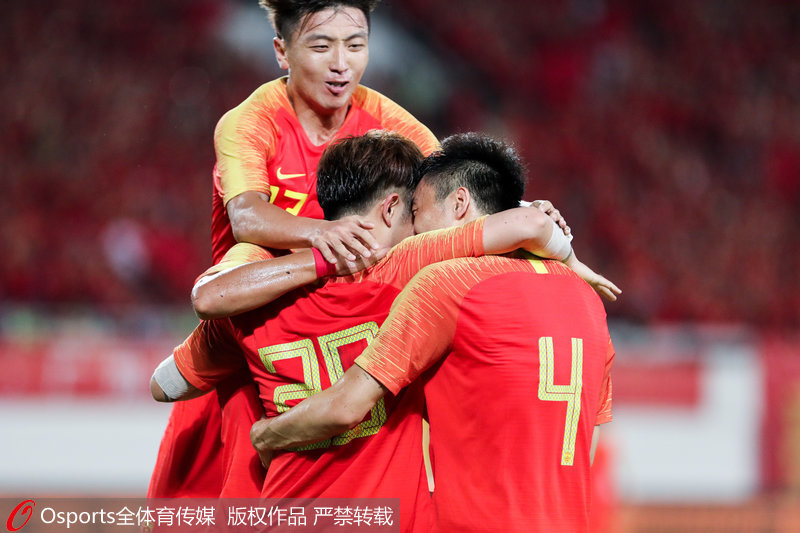 中國男足慶祝進球