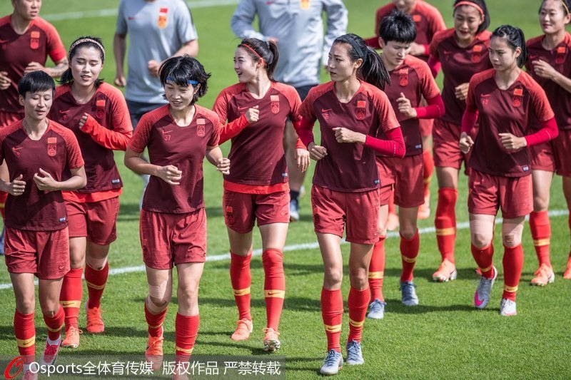 中國女足慢跑