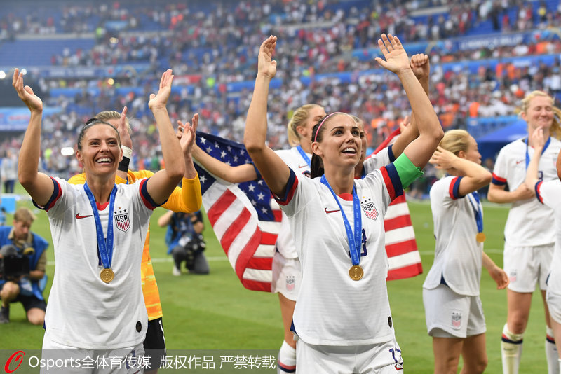 美國女足隊員慶祝奪冠