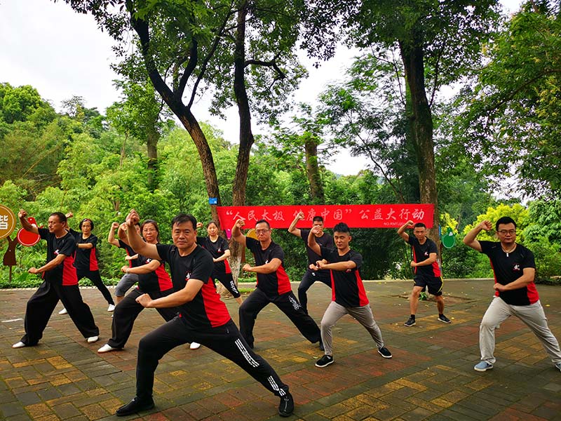 7月11日，廣東省中山市武式太極拳社面向太極拳愛好者開展公益教學活動，武式太極拳傳人賈軍海現場授課。