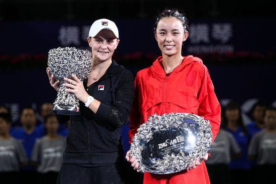 巴蒂（左）與王薔（右）分獲2018賽事女單冠亞軍