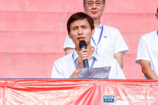 襄陽市科協黨組成員、副主席劉黎明在開幕式上致辭
