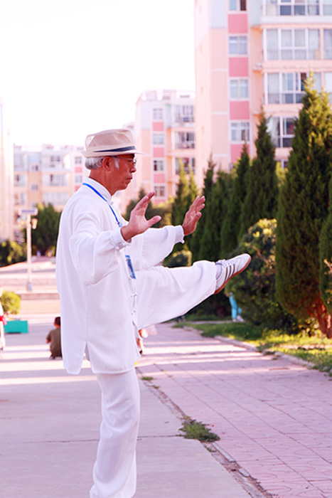 8月1日，感恩太極大學堂甘肅白銀平川站傳統楊式太極拳85式教學現場，一位老人正在習拳。