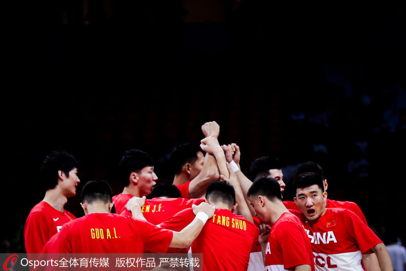 中國男籃賽前加油打氣