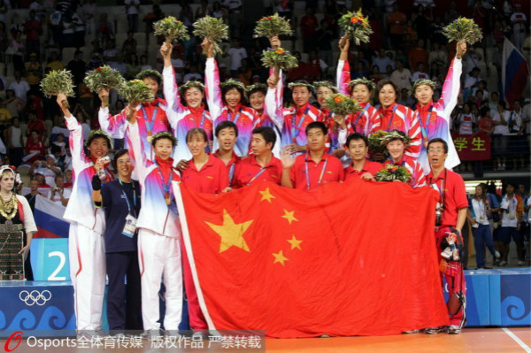 2004年雅典奧運會，中國女排絕地大反擊，決賽中逆轉俄羅斯，艱難奪冠，時隔20年再奪奧運冠軍。
