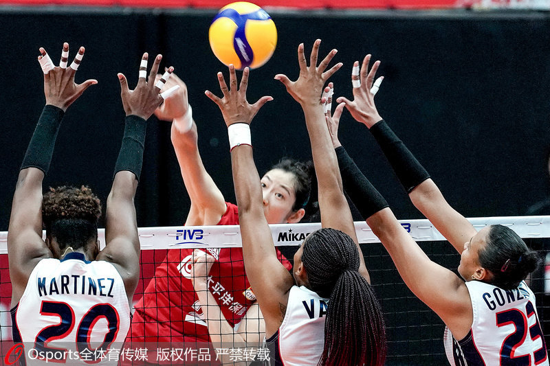北京時間9月18日，2019年女排世界杯第4輪，中國隊3-0（25-19、25-21、25-19）橫掃多米尼加，取得4連勝的同時憑局分優勢力壓美國隊。