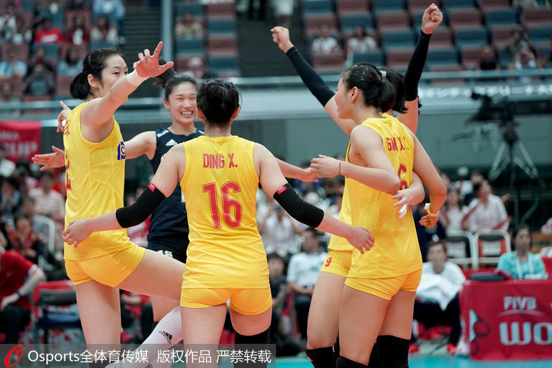 北京時間9月28日，2019年女排世界杯第10輪，中國女排3-0（25-14、25-21、25-16）完勝塞爾維亞，提前一輪成功衛冕，這也是中國女排第五次奪得世界杯冠軍，第十次奪得世界三大賽冠軍。