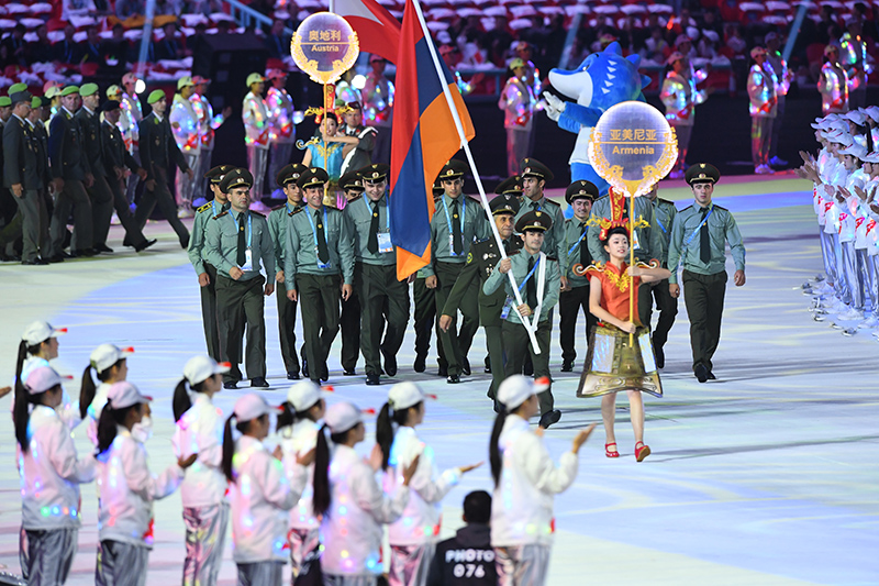 亞美尼亞代表團在開幕式上入場