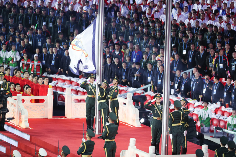 升國際軍事體育理事會會旗，奏國際軍事體育理事會會歌
