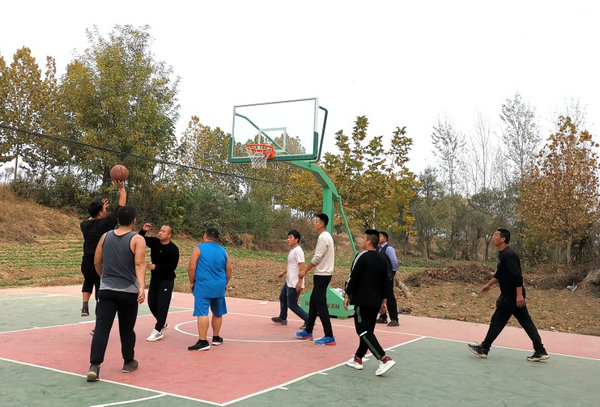 夏邑縣孟李庄村的農民籃球活動