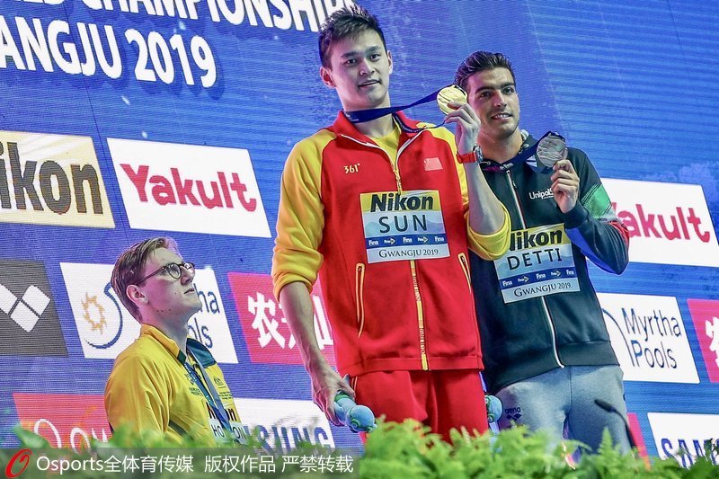 7月21日，光州國際泳聯世錦賽，男子400米自由泳決賽。孫楊3分42秒44強勢奪冠，澳大利亞選手霍頓拒絕在頒獎典禮與前者同台與合影。