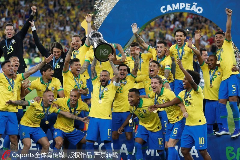 7月8日，美洲杯決賽，巴西3：1秘魯。巴西隊在本土捧得美洲杯。