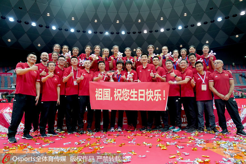 9月29日，中國女排在女排世界杯中豪取11連勝，奪下第十個世界冠軍，為新中國成立70周年獻禮。