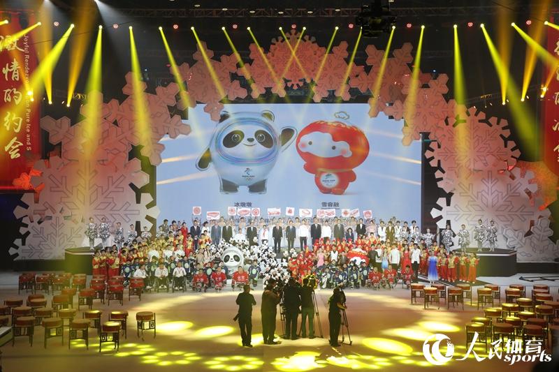 9月17日，北京2022年冬奧會吉祥物“冰墩墩”、冬殘奧會吉祥物“雪容融”正式揭曉。