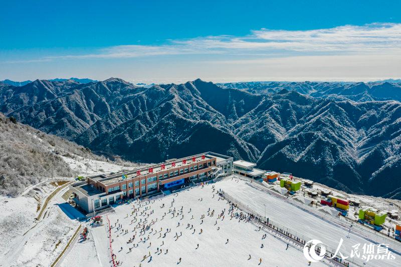 兩項國家級冰雪賽事在湖北五峰舉行 2000名游客樂享冰雪激情【3】