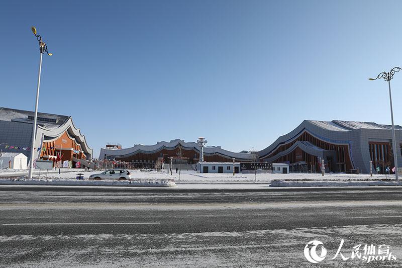 内蒙古冰上运动训练中心将承担“十四冬”开幕式、闭幕式等活动及全部冰上项目的比赛。（人民网 张志强摄）