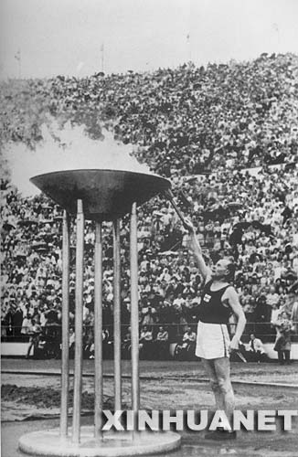 1952年赫爾辛基奧運會聖火點燃（圖片來源：新華社）