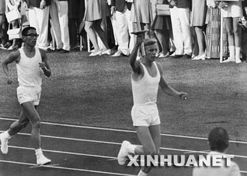 1972年慕尼黑奧運會聖火在傳遞中（圖片來源：新華社）