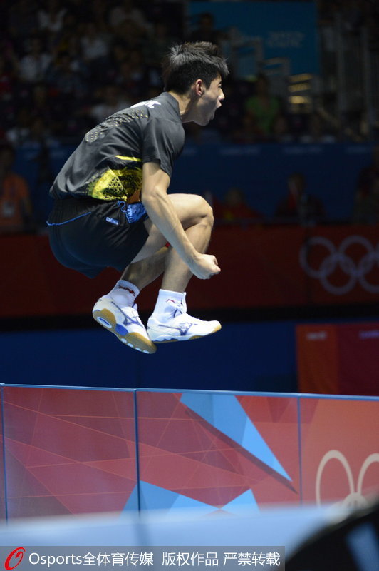 2012年8月2日，乒乓球男單決賽，張繼科4：1王皓。張繼科躍起慶祝。