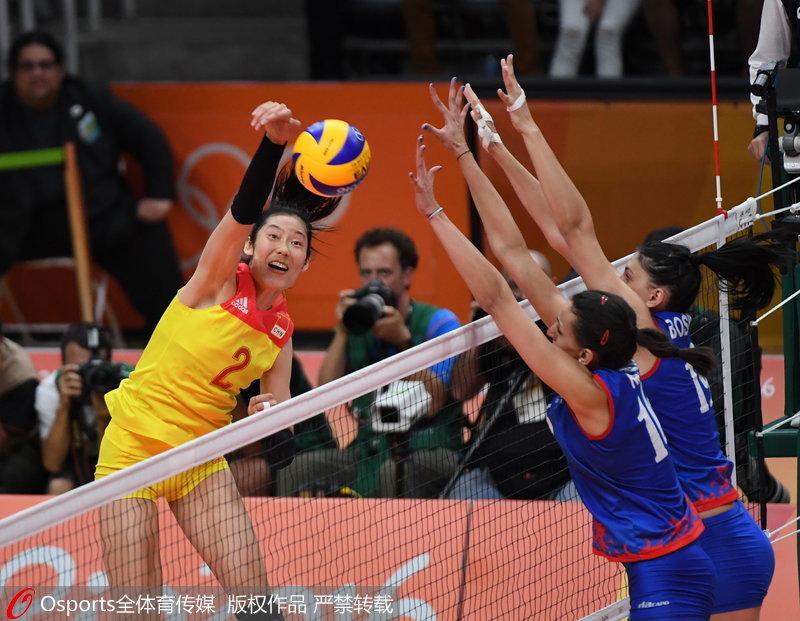 2016年8月21日，2016年裡約奧運會女排決賽：中國3：1勝塞爾維亞，奪得冠軍，朱婷比賽中。