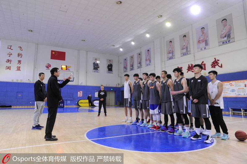 遼寧省體育局局長宋凱給隊員講話